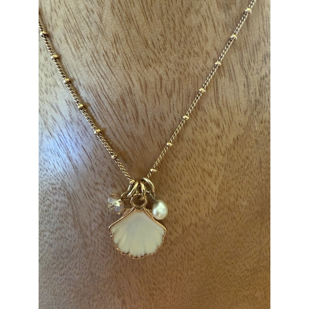 NEW BRIGHTON SHELLS AROUND THE WORLD CHARM PEARL GOLD ENAMEL SHELL NECKLACE
